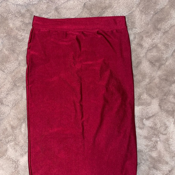 Beautiful Burgundy skirt stretch material - Picture 1 of 2